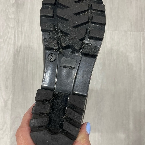 Rain boots in black Size 7 used twice only - Picture 3 of 4